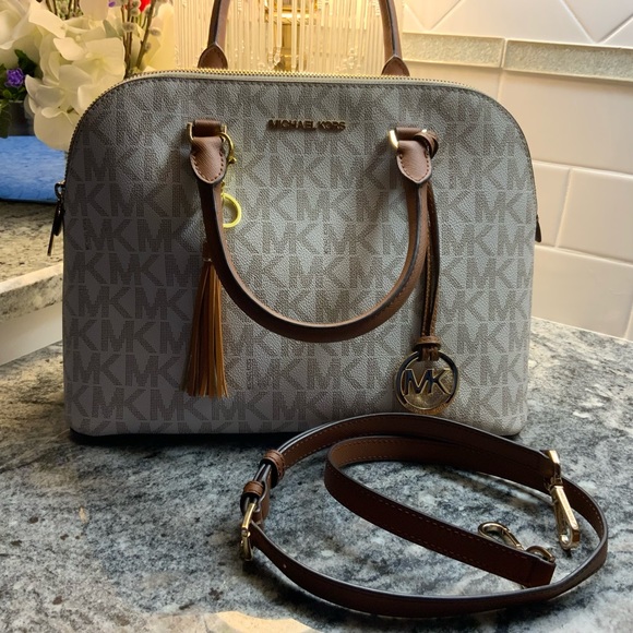 MICHAEL Michael Kors Handbags - Michael kors Cindy  medium-large zip crossbody purse in Beige/brown/caramel.